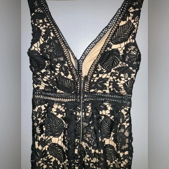 Romeo Juliet Couture Black Double V Lace Midi Dress [ SZ med ] - Picture 10 of 16